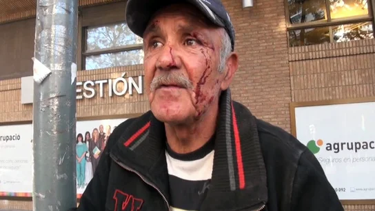 Agreden a un mendigo en la calle Agreden a un mendigo en la calle