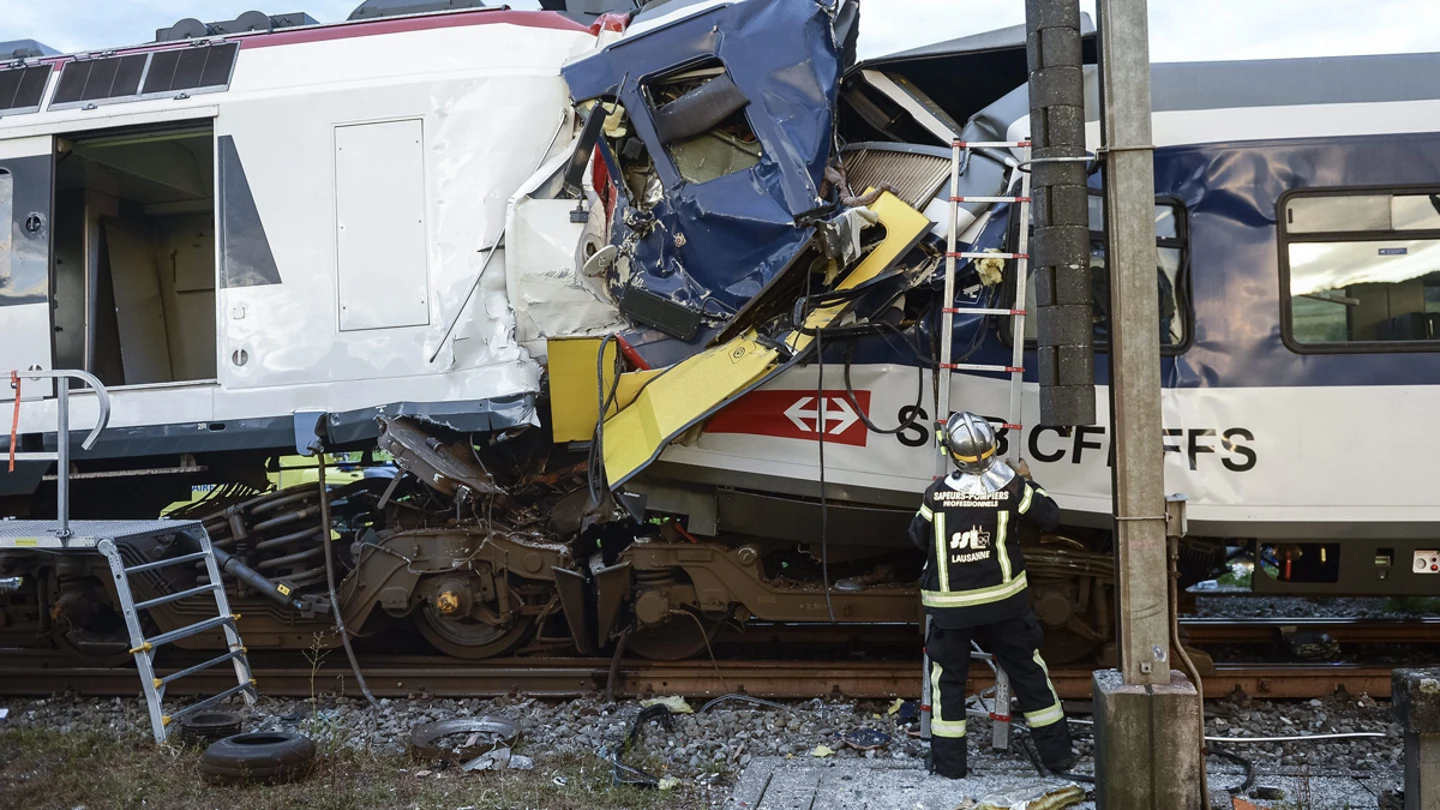 Choque de dos trenes en Suiza Choque de dos trenes en Suiza