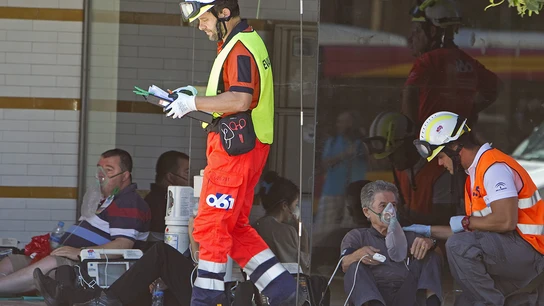 Intoxicados en el incendio del hotel de Sevilla. Intoxicados en el incendio del hotel de Sevilla.