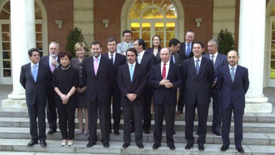 Aznar y su equipo de Gobierno en Moncloa