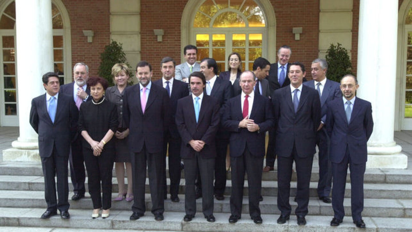 Aznar y su equipo de Gobierno en Moncloa