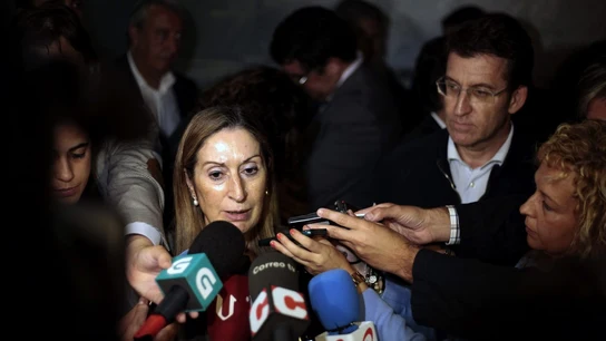 La ministra de Fomento, Ana Pastor tras la visita a los familiares de las víctimas del tren. La ministra de Fomento, Ana Pastor tras la visita a los familiares de las víctimas del tren.