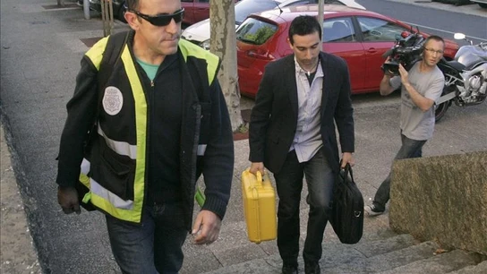 Técnicos y policía científica llegan al juzgado de Santiago de Compostela. Técnicos y policía científica llegan al juzgado de Santiago de Compostela.