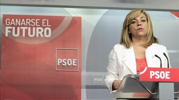 Elena Valenciano comparece ante los medios de comunicación