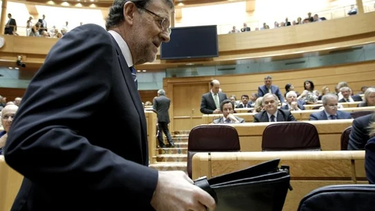 Rajoy se dispone a ocupar su sitio en el Senado Rajoy se dispone a ocupar su sitio en el Senado