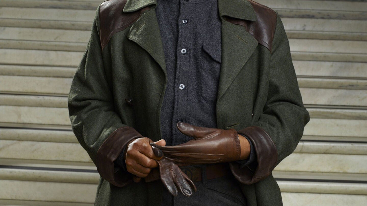 Giancarlo Esposito es Capit&aacute;n Tom Neville