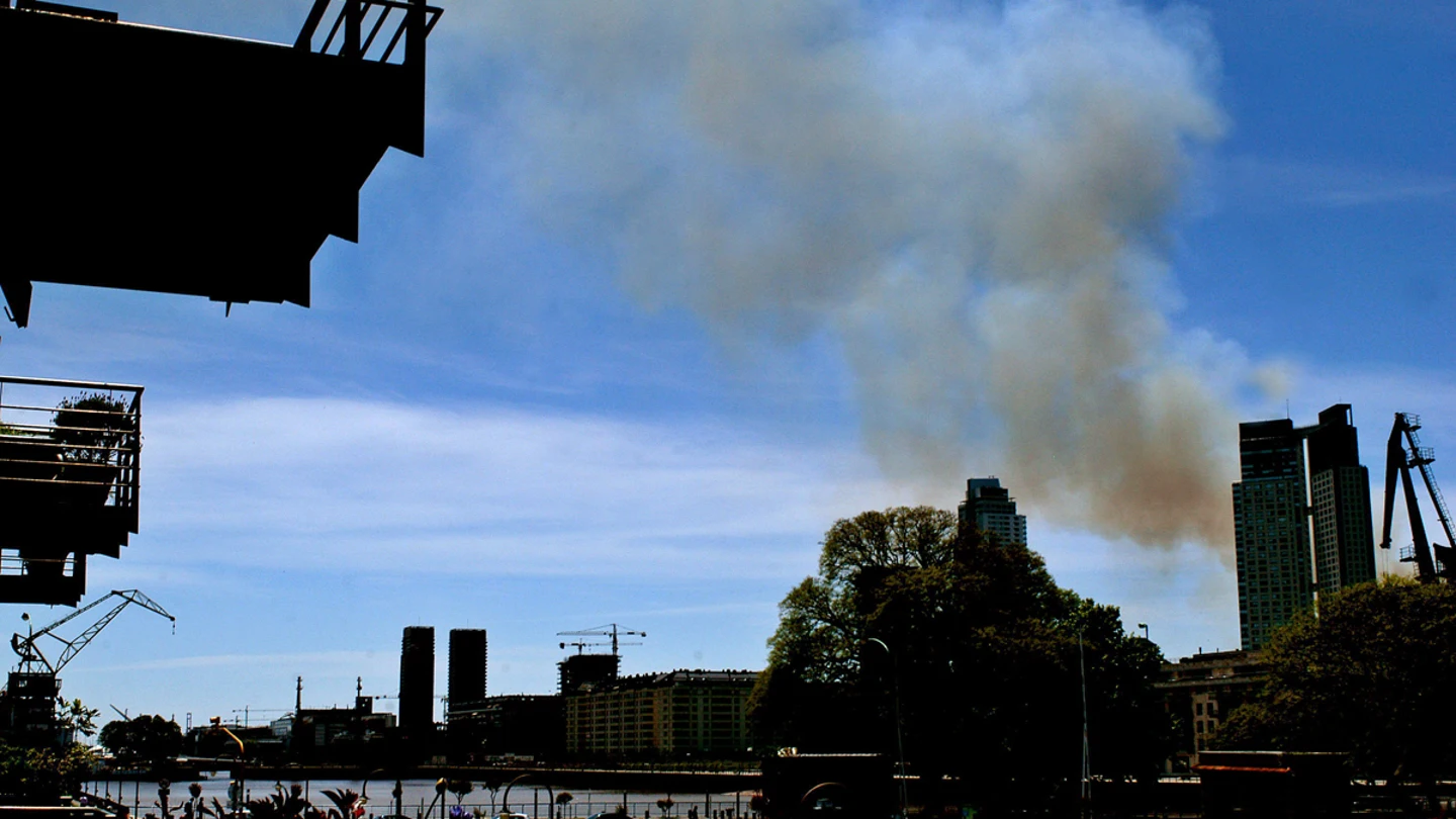 Incendio en la reserva ecológica de Costanera Sur, en Buenos Aires. Incendio en la reserva ecológica de Costanera Sur, en Buenos Aires.