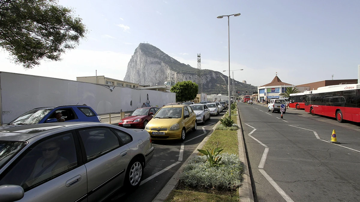 Largas colas para salir de Gibraltar. Largas colas para salir de Gibraltar.