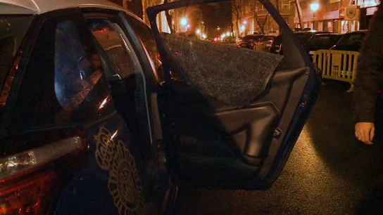 Ventanilla policía rota Ventanilla policía rota