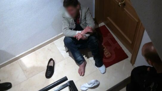 Hombre borracho reci&eacute;n casado