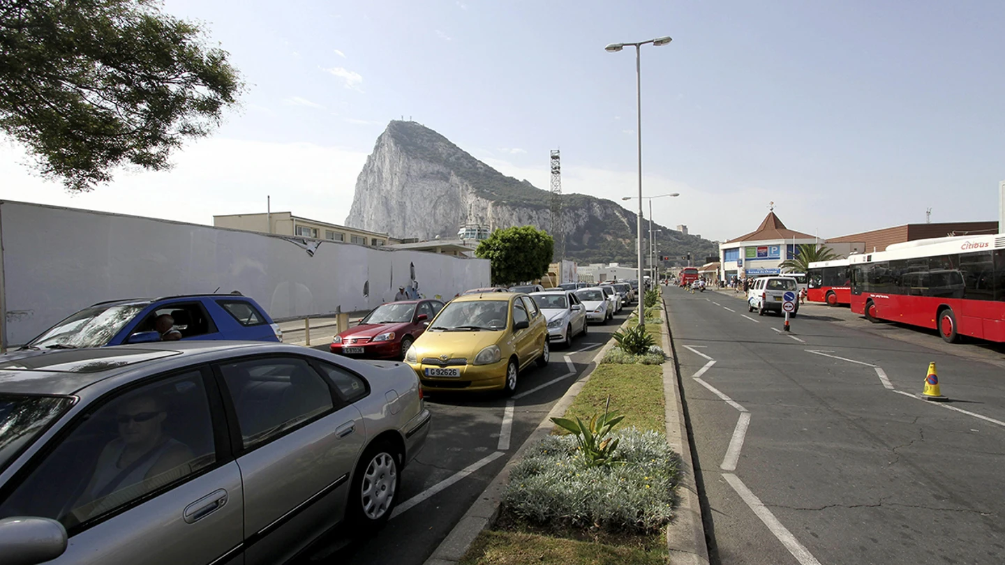 Largas colas en la frontera con Gibraltar Largas colas en la frontera con Gibraltar
