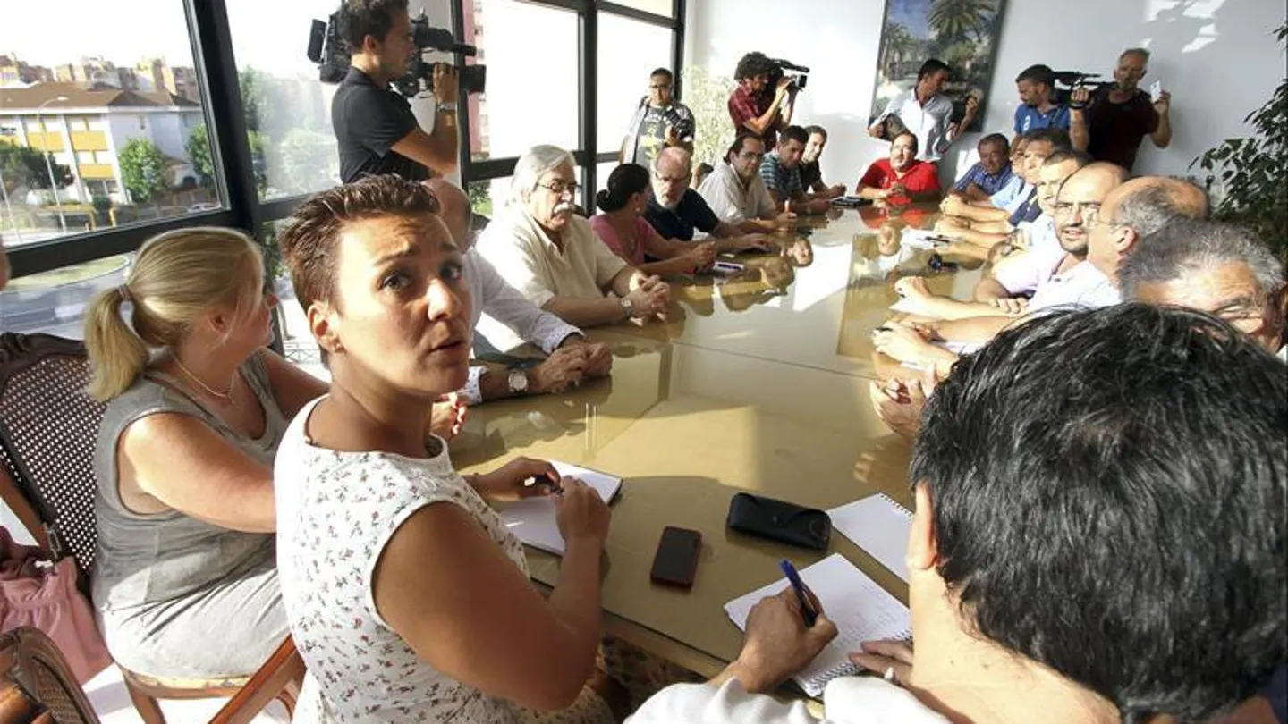 La alcaldesa de La Línea de la Concepción Gema Araujo preside el encuentro La alcaldesa de La Línea de la Concepción Gema Araujo preside el encuentro