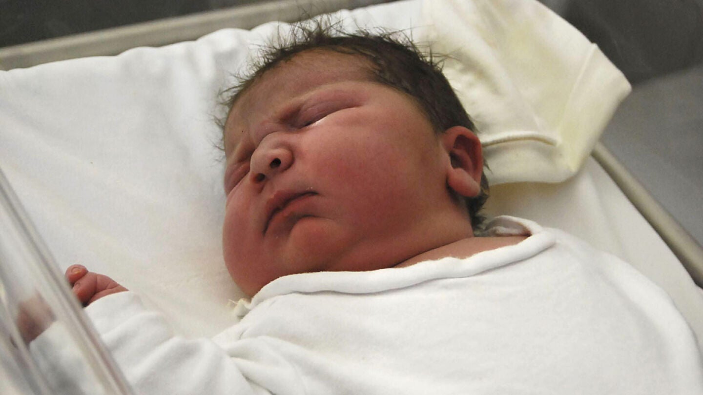 Nace el beb&eacute; m&aacute;s grande nacido por parto natural en Espa&ntilde;a