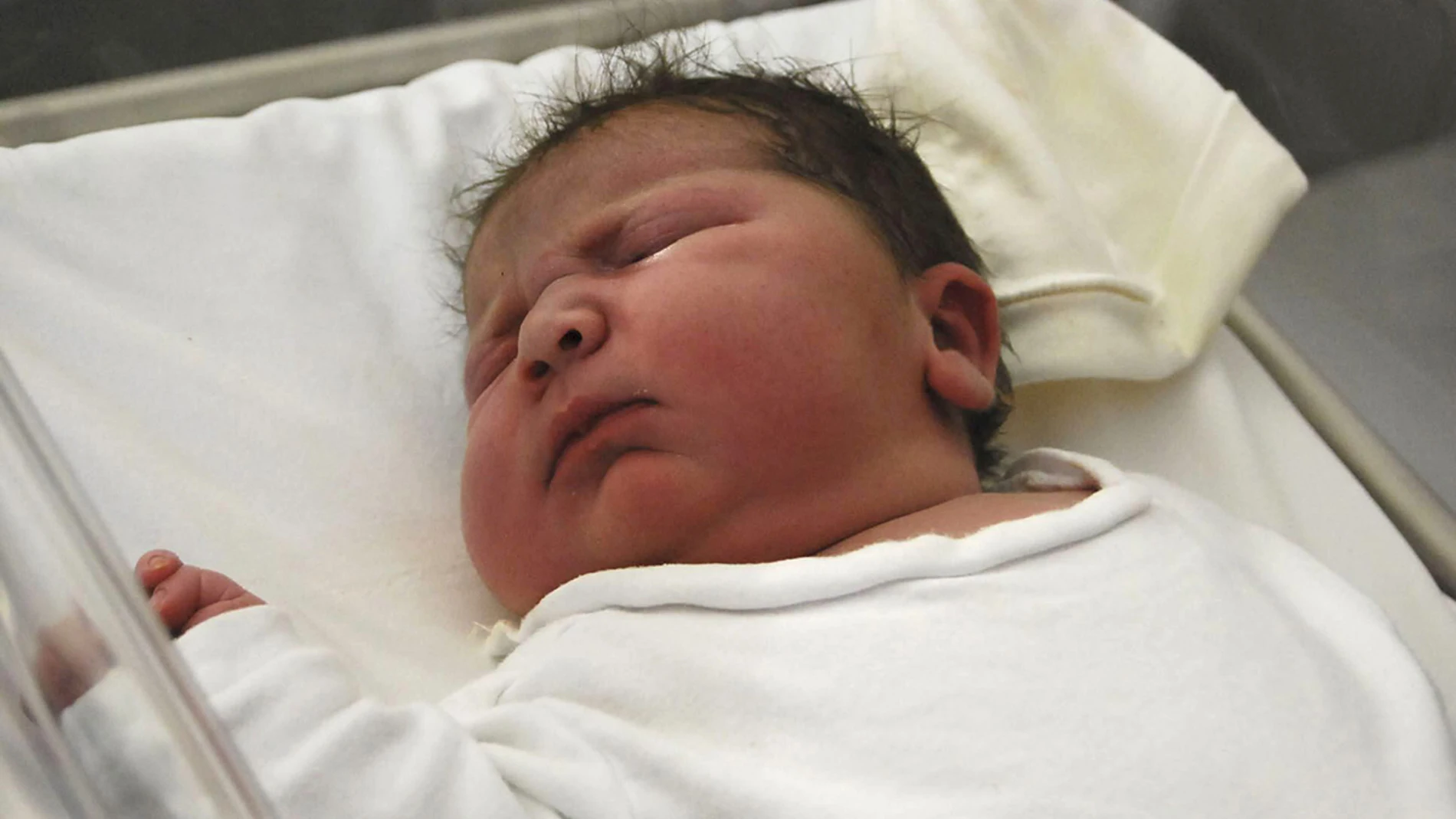 Nace el bebé más grande nacido por parto natural en España