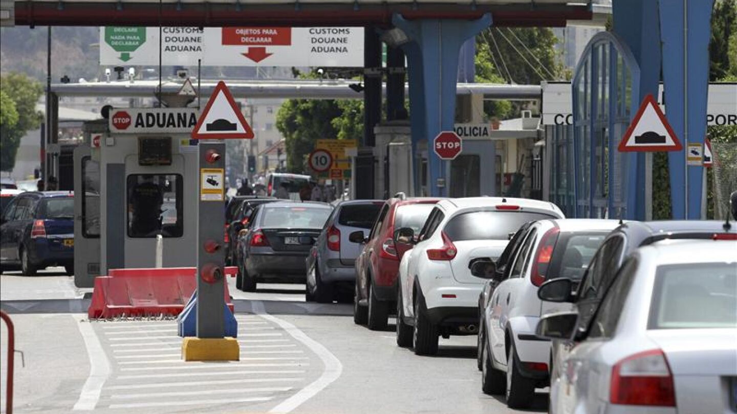 Cola de coches en Gibraltar