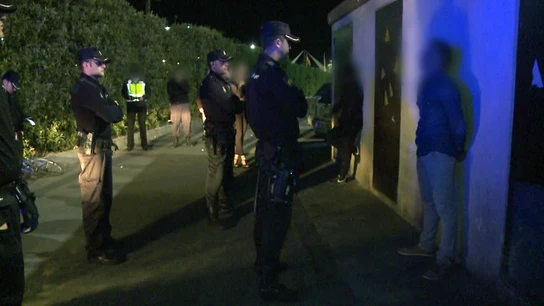 Un joven vacila a los agentes Un joven vacila a los agentes