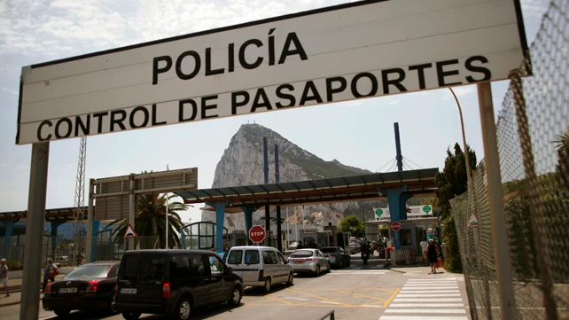 Interior denuncia que un eurodiputado graba a la Guardia Civil en Gibraltar