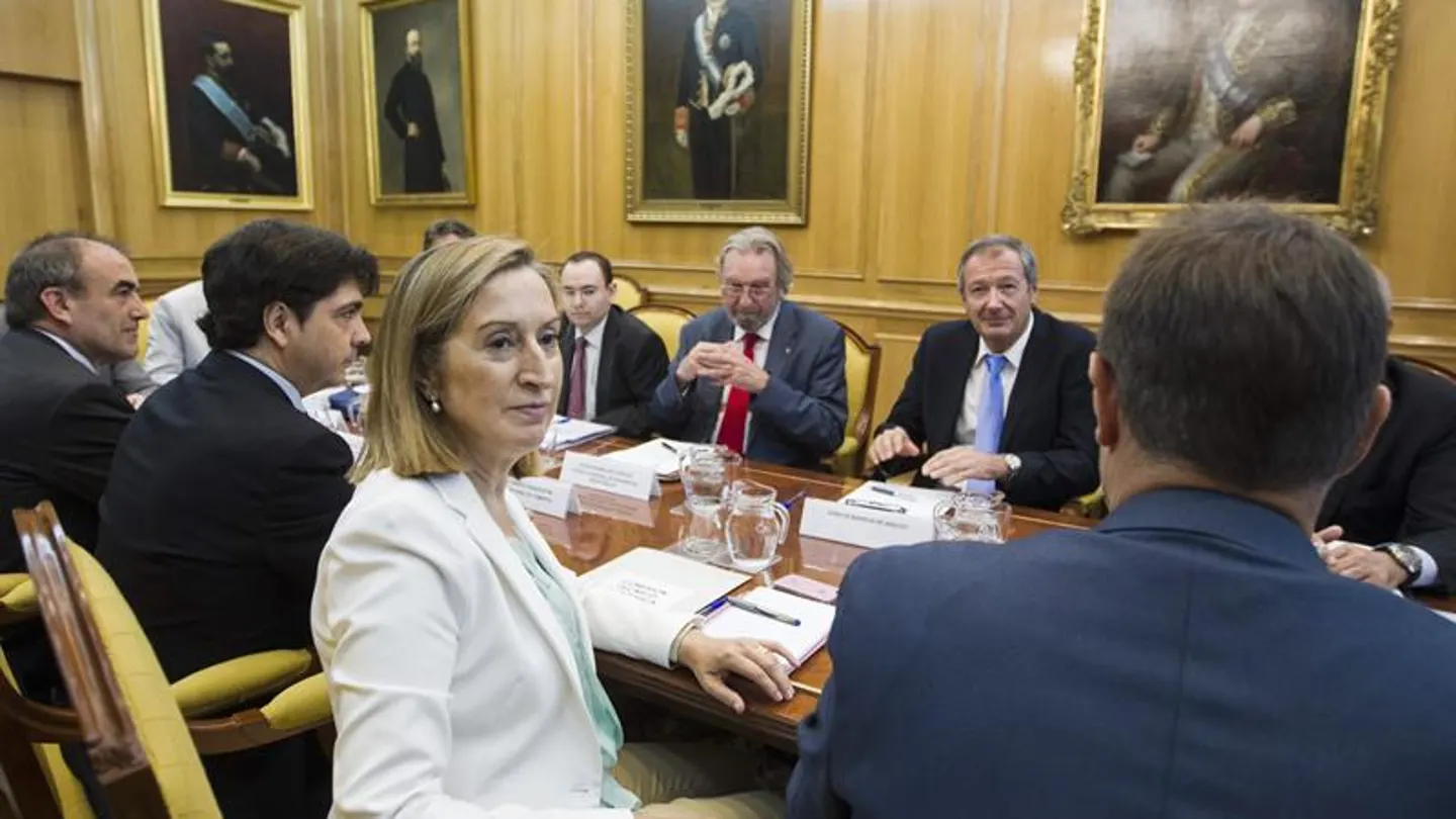 La ministra de Fomento con el secretario de Estado de Fomento, Rafael Catalá, y el subsecretario del departamento, Mario Garcés La ministra de Fomento con el secretario de Estado de Fomento, Rafael Catalá, y el subsecretario del departamento, Mario Garcés