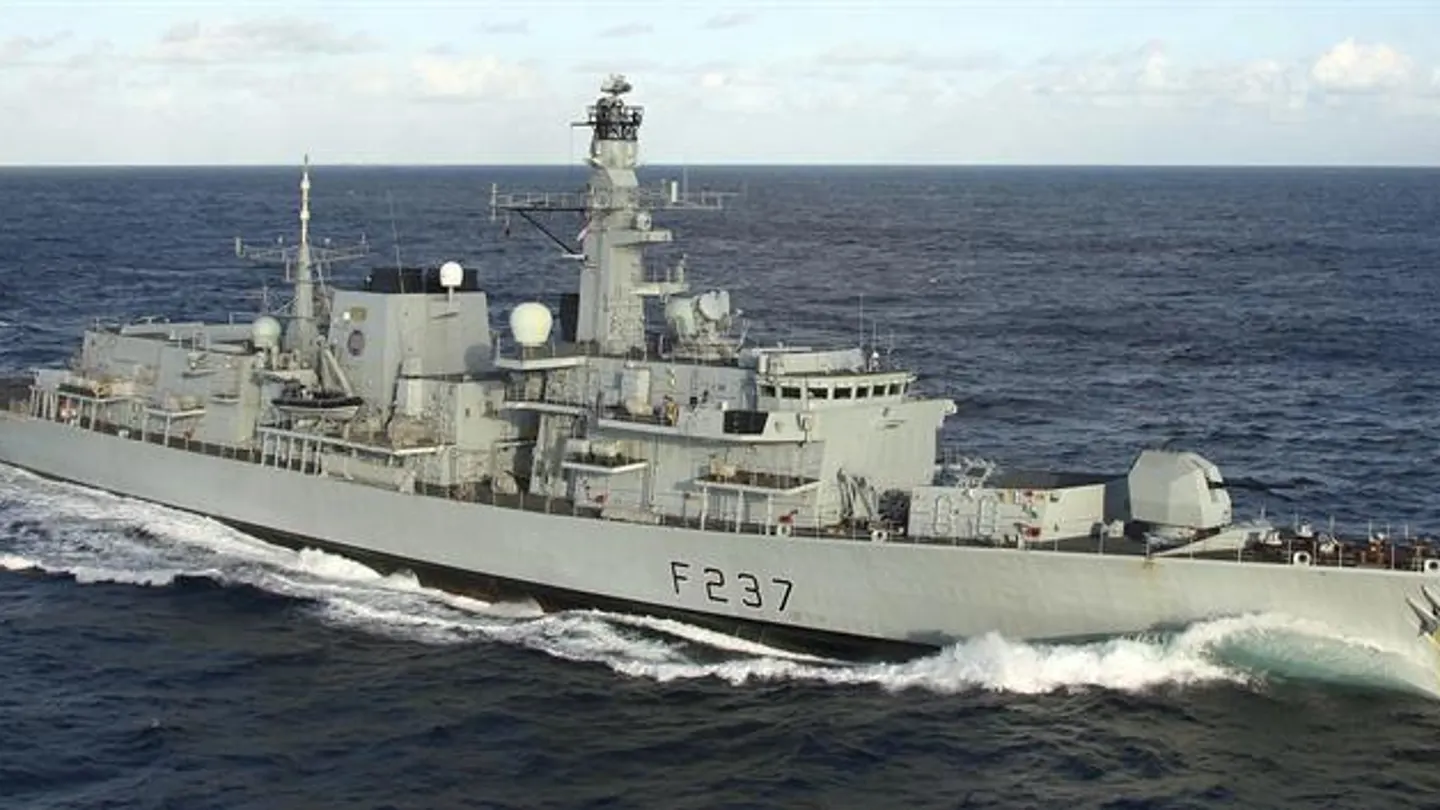 Fragata 23 HMS Westminster de ejercicios en el mar Fragata 23 HMS Westminster de ejercicios en el mar