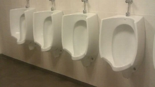 Baño público de hombres Baño público de hombres