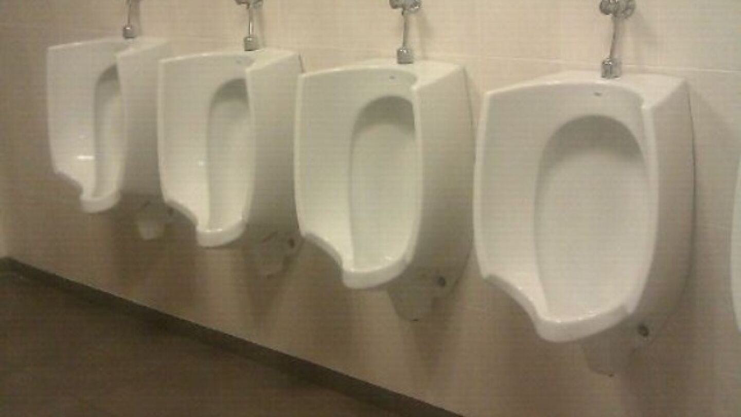 Ba&ntilde;o p&uacute;blico de hombres