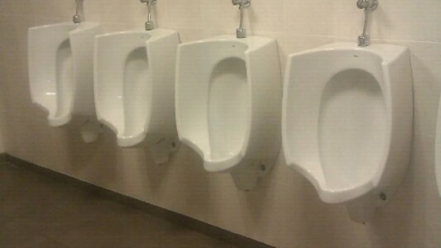 Baño público de hombres Baño público de hombres