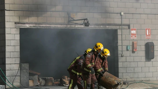 Dos heridos graves en una explosión en una empresa de pirotécnia en Tarragona Dos heridos graves en una explosión en una empresa de pirotécnia en Tarragona