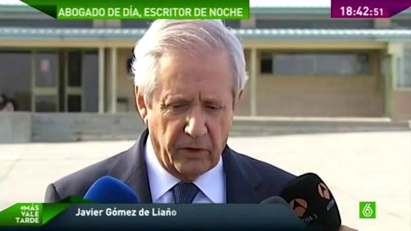 Gómez de Liaño habla a su salida de Soto del Real Gómez de Liaño habla a su salida de Soto del Real