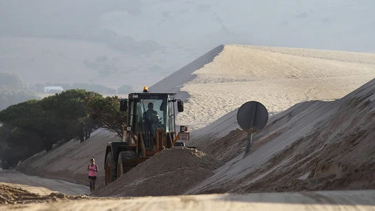 Interior ordena impedir el paso de camiones con arena para la construcción de un espigón en el Peñón Interior ordena impedir el paso de camiones con arena para la construcción de un espigón en el Peñón