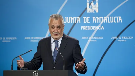 José Antonio Griñán habla ante los medios José Antonio Griñán habla ante los medios