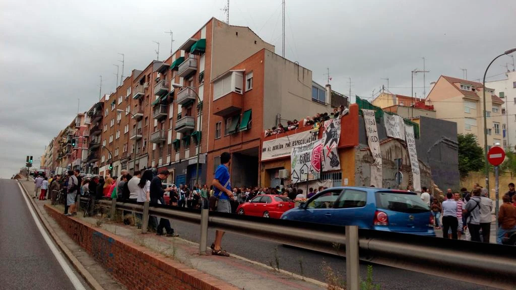 Vecinos y miembros de la PAH apoyan a la familia de Ofelia Nieto 29