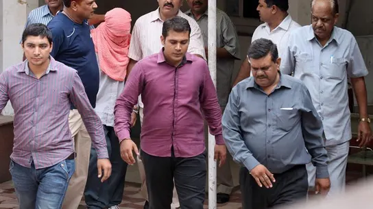 El joven acusado por violación, escoltado por la Policía El joven acusado por violación, escoltado por la Policía