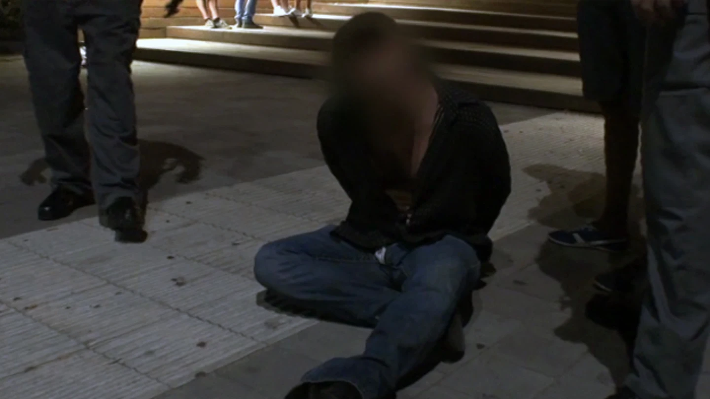 Joven detenido Joven detenido