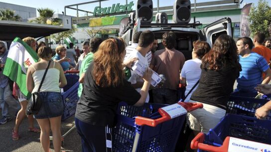 Imagen de la acci&oacute;n del SAT con el material del supermercado