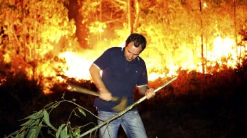 Incendio en el municipio pontevedrés de Pontecaldelas.