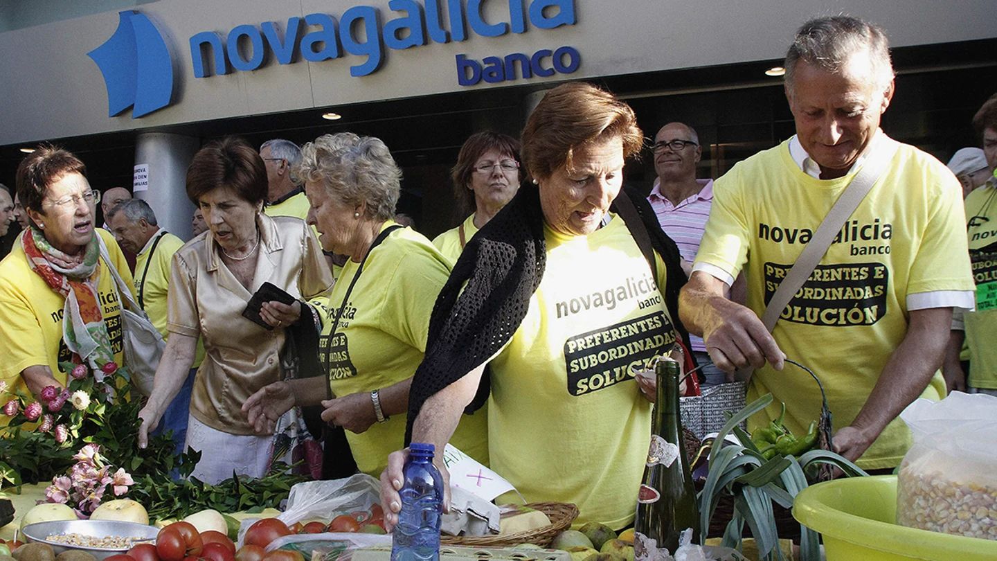 Preferentistas a los bancos: "ellos a robar, nosotros a mendigar" Preferentistas a los bancos: "ellos a robar, nosotros a mendigar"