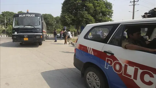 Un furgón de la policía traslada a los cuatro adultos implicados en la violación Un furgón de la policía traslada a los cuatro adultos implicados en la violación