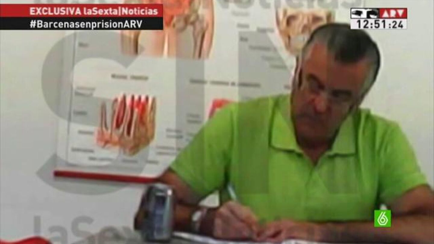 Luis B&aacute;rcenas, en la biblioteca de prisi&oacute;n en 2013