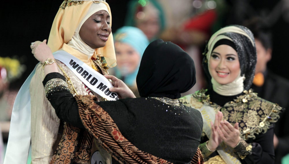 La nigeriana Obabiyi Aishah Ajibola coronada Miss Musulmana 2013.