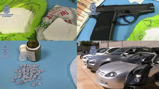Droga y material incautado durante la operación policial. Droga y material incautado durante la operación policial.