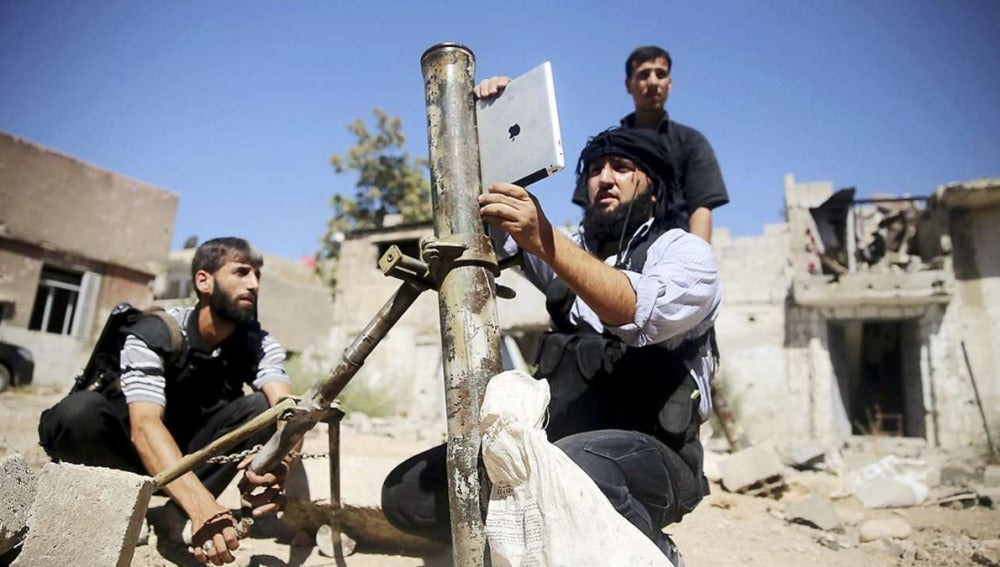 Rebeldes sirios utilizan un Ipad para lanzar misiles
