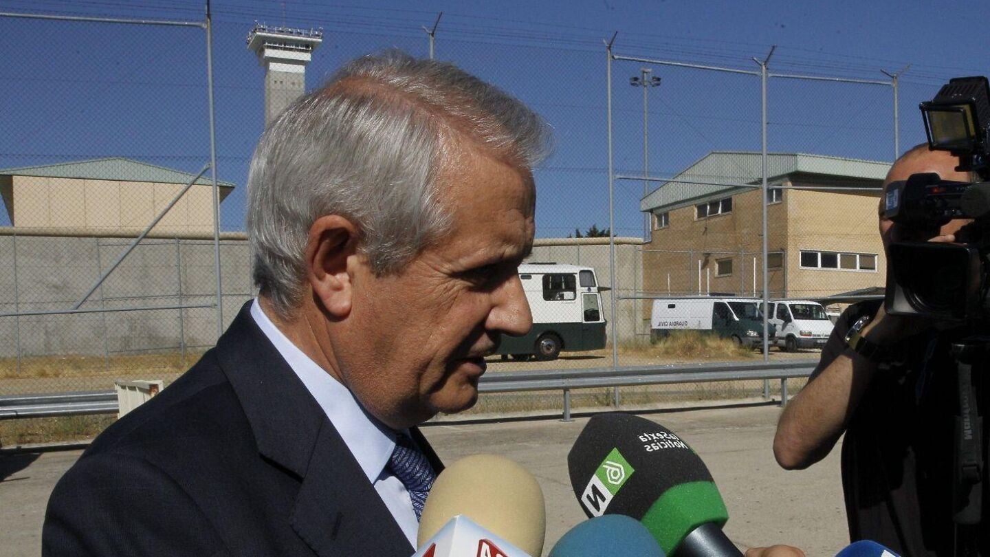 Javier G&oacute;mez de Lia&ntilde;o habla con los medios de comunicaci&oacute;n