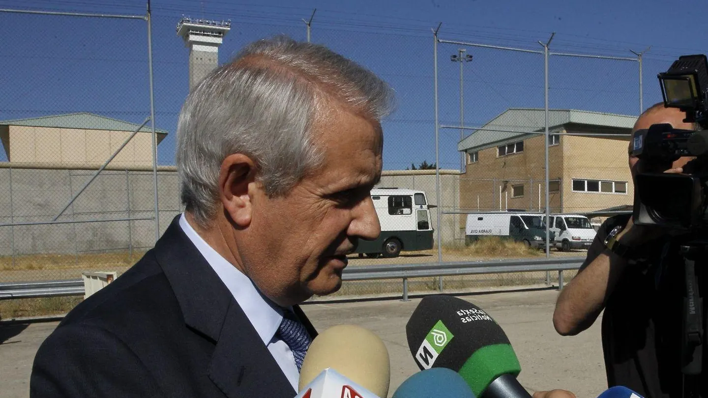 Javier Gómez de Liaño habla con los medios de comunicación Javier Gómez de Liaño habla con los medios de comunicación