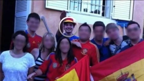 El vicesecretario de acción política de las Nuevas Generaciones del PP de Castellón haciendo el saludo fascista