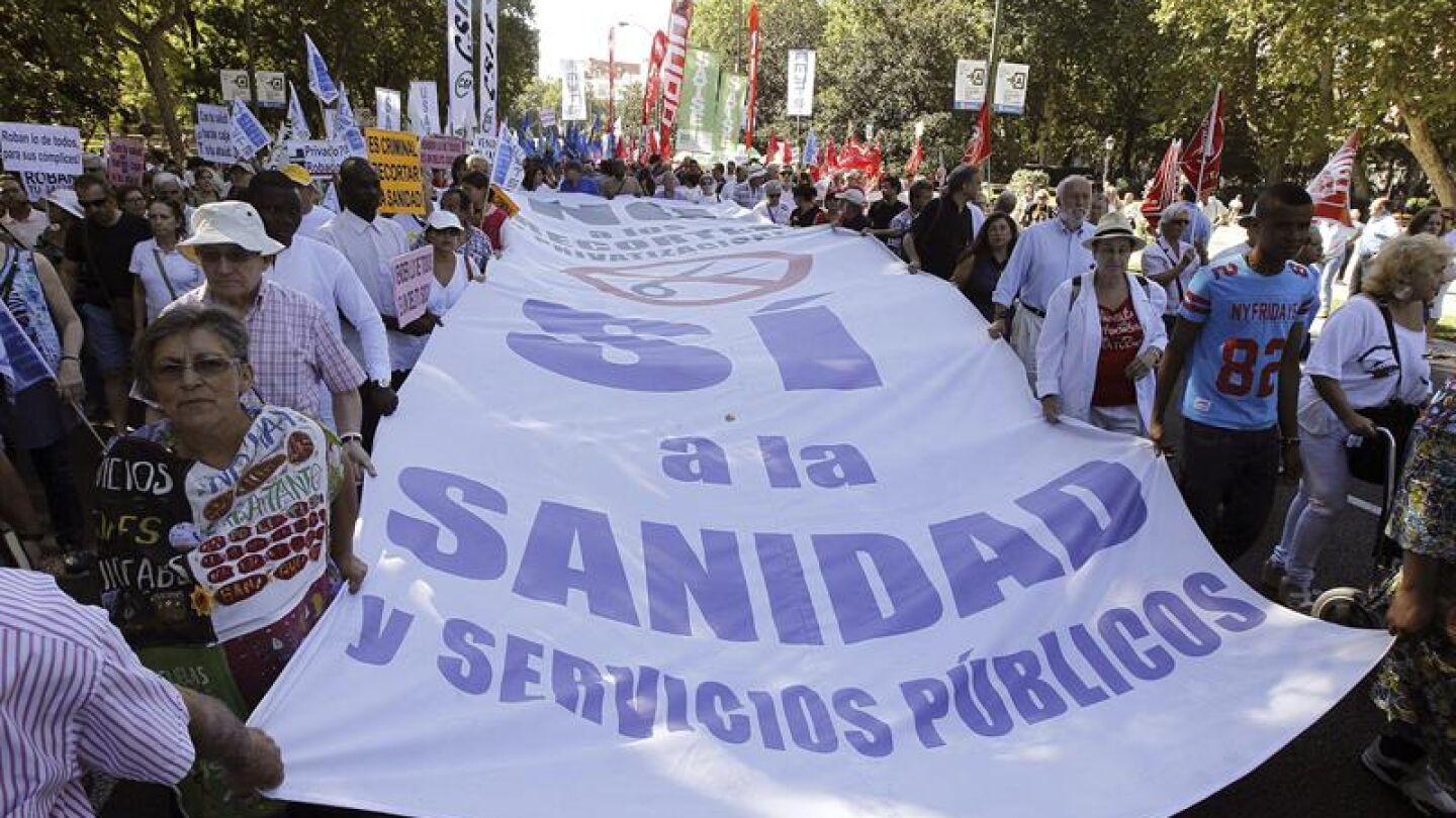 La Marea Blanca vuelve con m&aacute;s fuerza animada por la paralizaci&oacute;n de la privatizaci&oacute;n sanitaria