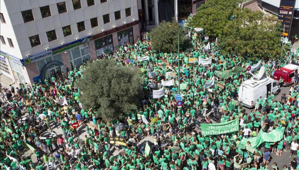 Concentración de los convocantes de la huelga en el sector de la enseñanza de Baleares