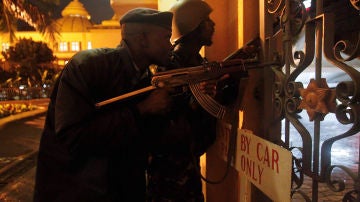 Se reanudan los tiroteos en el centro comercial de Nairobi tomado por milicianos de la secta islamista Al Shabaab