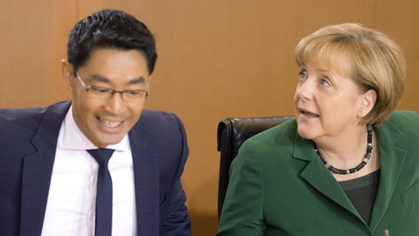 El ministro alem&aacute;n de Econom&iacute;a, Philipp R&ouml;sler, y la canciller alemana, Angela Merkel 