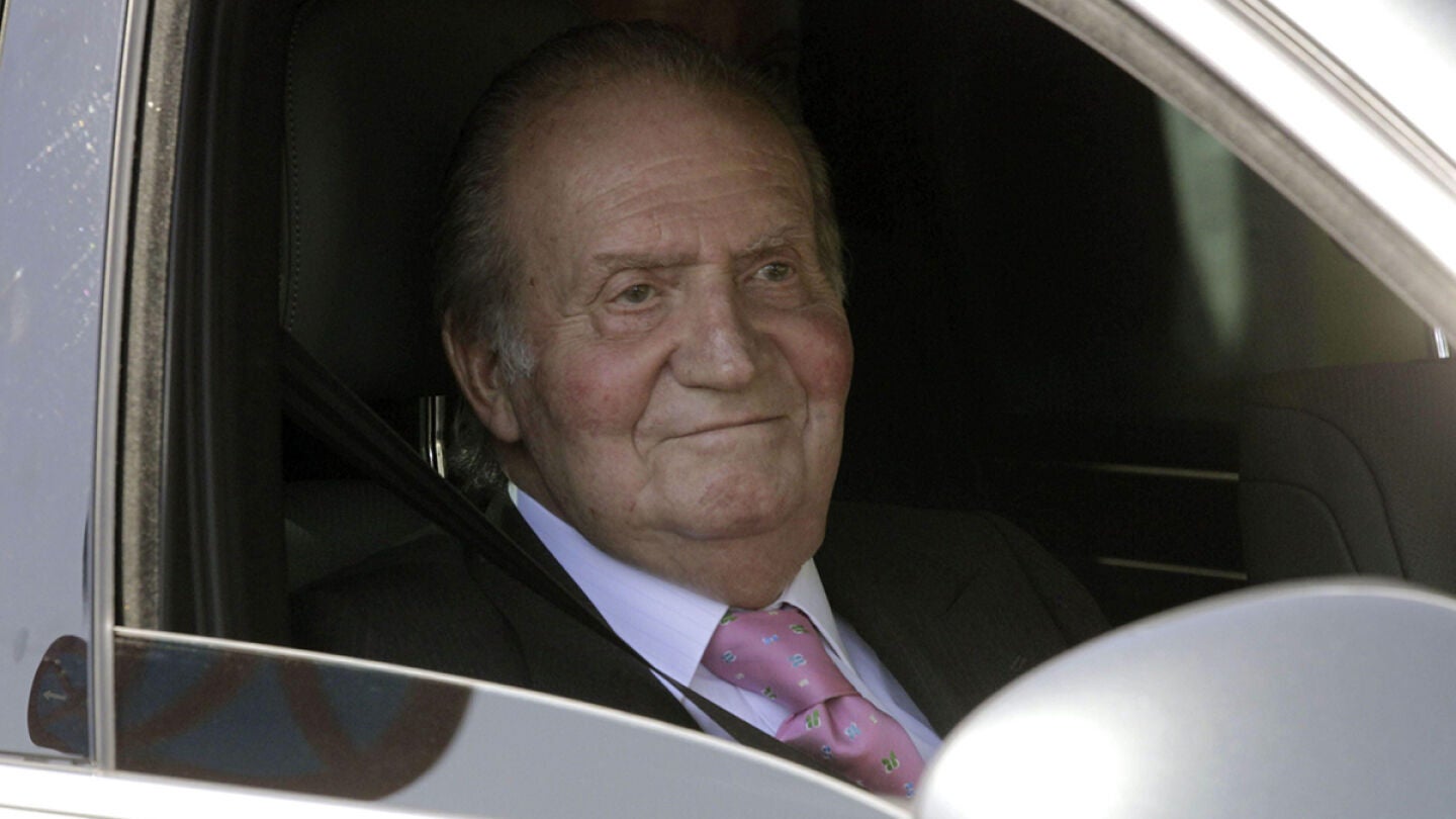 El Rey Juan Carlos a su llegada al Hospital Quir&oacute;n Madrid.