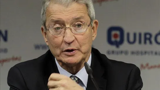 El doctor Miguel Cabanela tras haber intervenido al rey Juan Carlos El doctor Miguel Cabanela tras haber intervenido al rey Juan Carlos